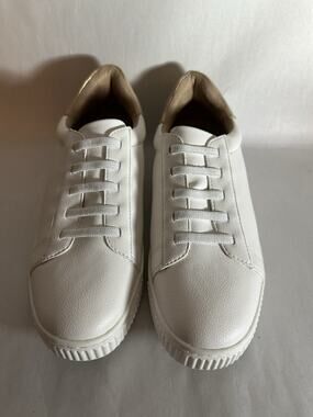 NIB SOUL Naturalizer Women's Tia Step-In Sneaker White/Gold Casual Walking 9.5